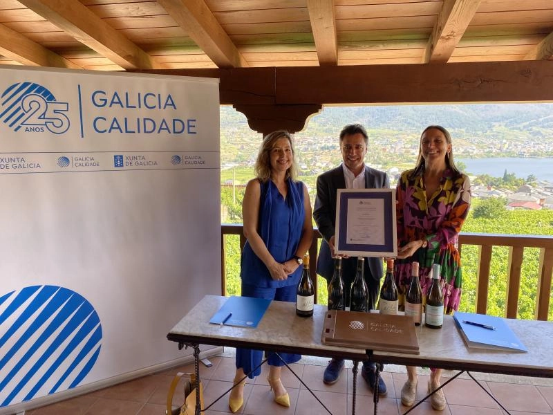 Imagen del artículo Galicia Calidade entrega el sello de garantía a la bodega de Petín Terriña