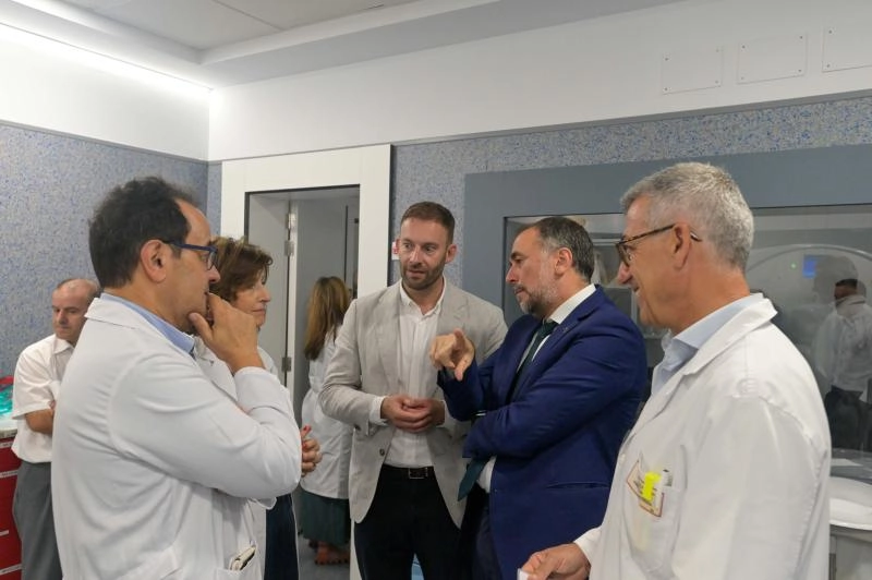 Imagen del artículo La Xunta completa la instalación de siete nuevos equipos TAC de tecnología espectral en los hospitales públicos gallegos