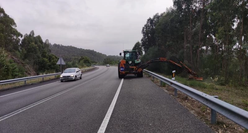 Imagen del artículo La Xunta comenzará esta semana nuevos trabajos de limpieza en los márgenes de la autovía AG-64 en Narón, y en la carretera OU-209, en Leiro