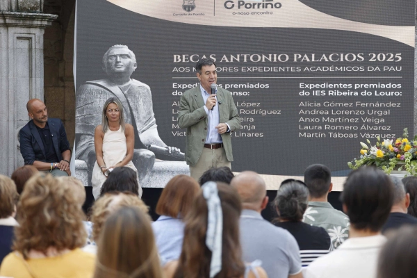 Imagen del artículo O conselleiro de Educación felicita os alumnos recoñecidos coas bolsas Antonio Palacios ás mellores notas de acceso á Universidade no Porriño