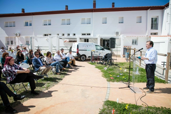 Imagen del artículo Fernández Vara pone en valor el nuevo proyecto de cuidado de los mayores de la Residencia de Riolobos
