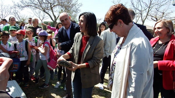 Imagen del artículo Esther Gutiérrez destaca el ejemplo educativo de la IV Bio-Convivencia de la Reserva de la Biosfera de La Siberia