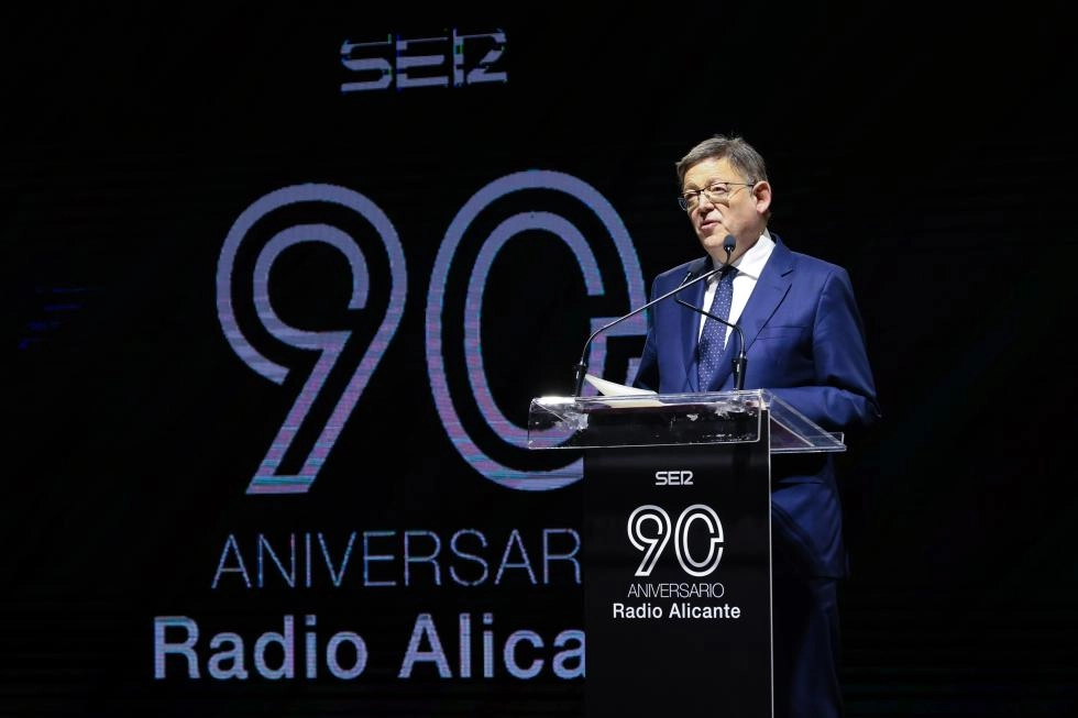 Imagen del artículo Ximo Puig ha participado en la gala de celebración del 90 aniversario de Radio Alicante Cadena Ser