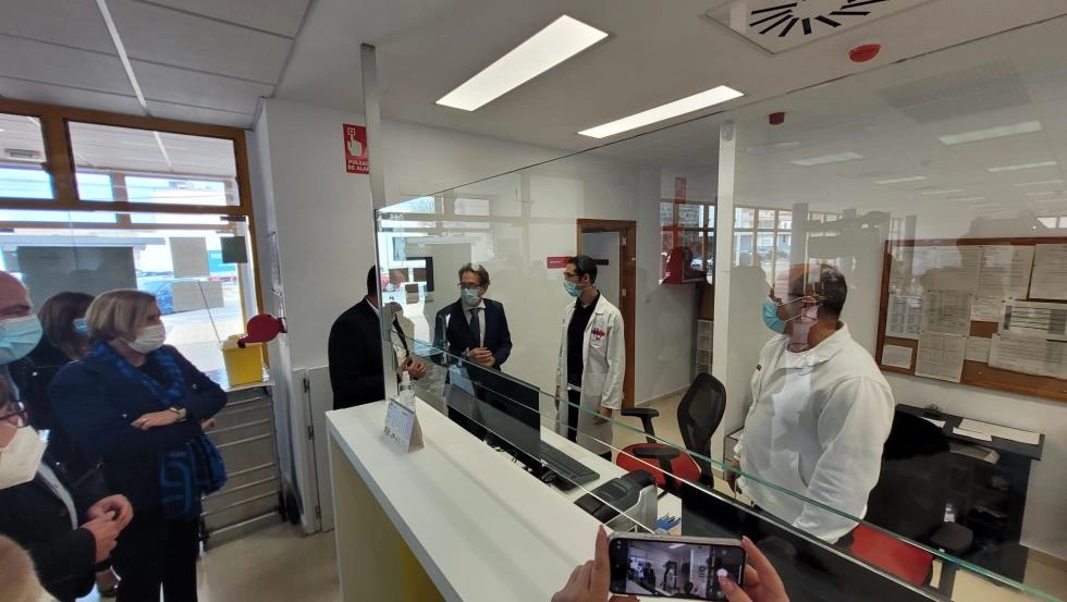 Imagen del artículo Mínguez: Las obras de ampliación del Consultorio de Cox, que cuentan con casi 800.000 euros, han permitido duplicar la superficie actual del centro