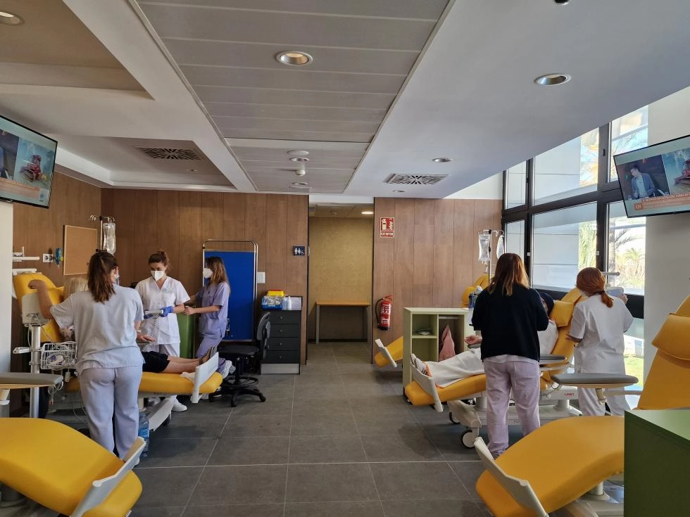 Imagen del artículo El Provincial de Castelló recibe en sus nuevas instalaciones de oncología a sus primeros pacientes