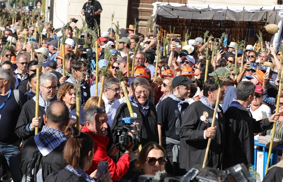 Imagen del artículo Ximo Puig reivindica los valores identitarios como pueblo y de convivencia representados en la romería de la Santa Faz de Alicante