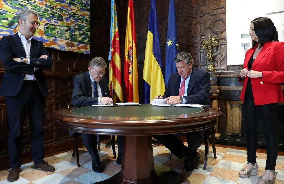Imagen del artículo La Generalitat firma un acuerdo con Stadler para articular la colaboración en iniciativas y proyectos centrados en nuevos procesos de fabricación sostenible y en la creación de puestos de trabajo