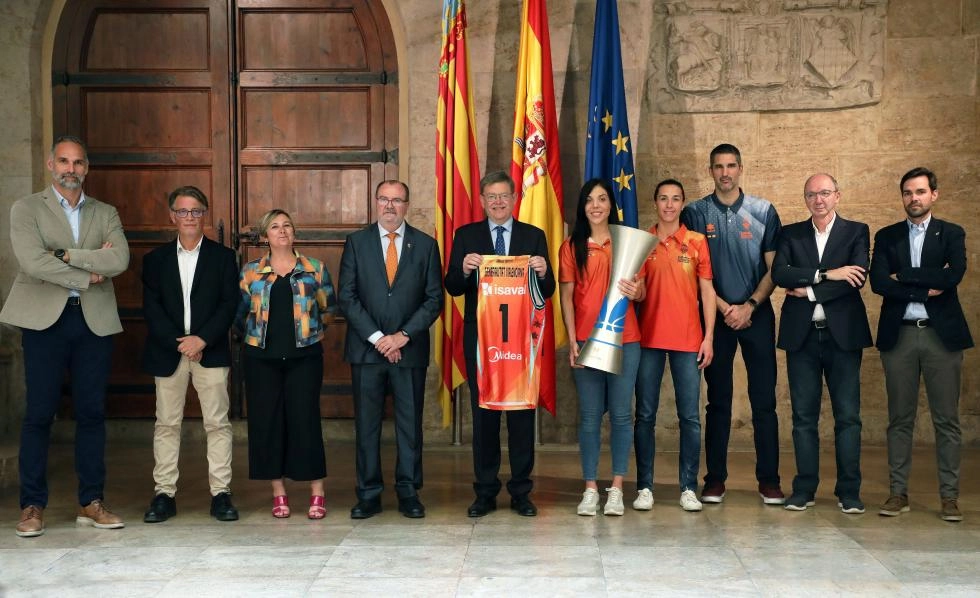 Imagen del artículo Ximo Puig afirma que las jugadoras del Valencia Basket, campeonas de la Liga Femenina, son un gran ejemplo para toda la sociedad por su manera de entender el deporte desde el respeto