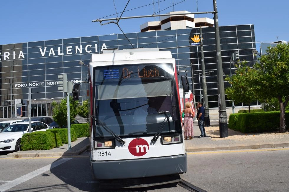 Imagen del artículo Metrovalencia ofrece servicios especiales de tranvía a Feria Valencia para acudir a FIMI y al Día Mágico by FIMI