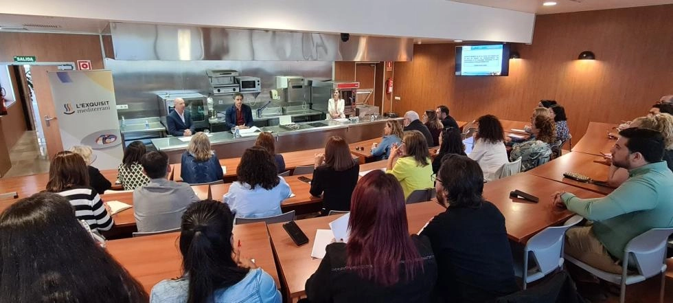 Imagen del artículo Turisme presenta al sector de la hostelería de Castellón el nuevo decreto que regula los establecimientos de restauración de la Comunitat