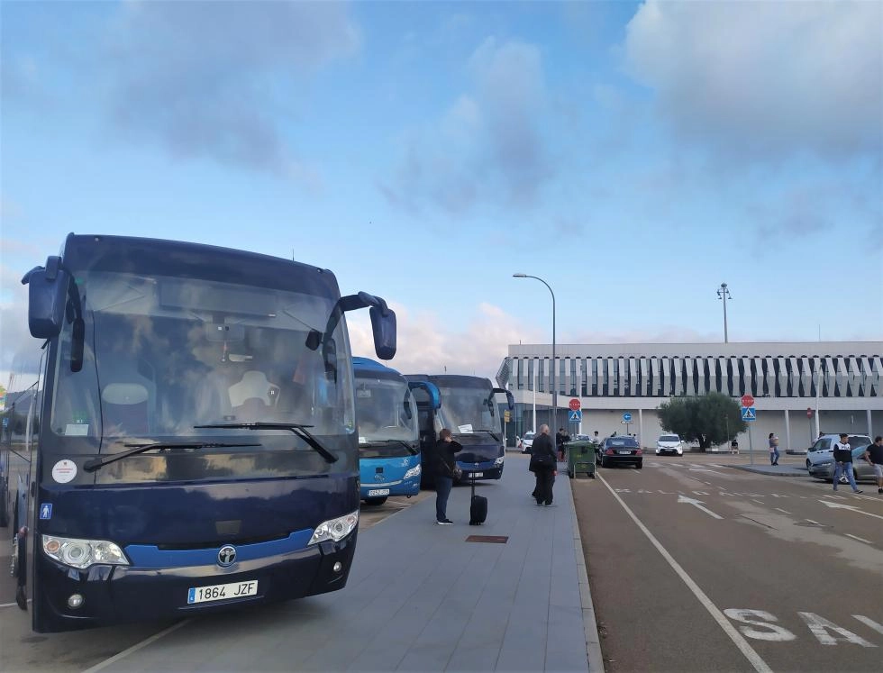 Imagen del artículo El servicio de autobús del aeropuerto de Castellón conectará también con València en julio y agosto para los vuelos de cinco rutas internacionales