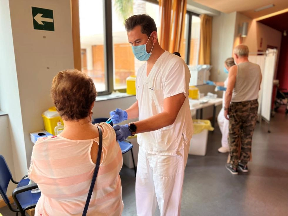 Imagen del artículo Los hospitales de Requena y Torrevieja se suman a la red de Centros de Vacunación Internacional de la Comunitat Valenciana