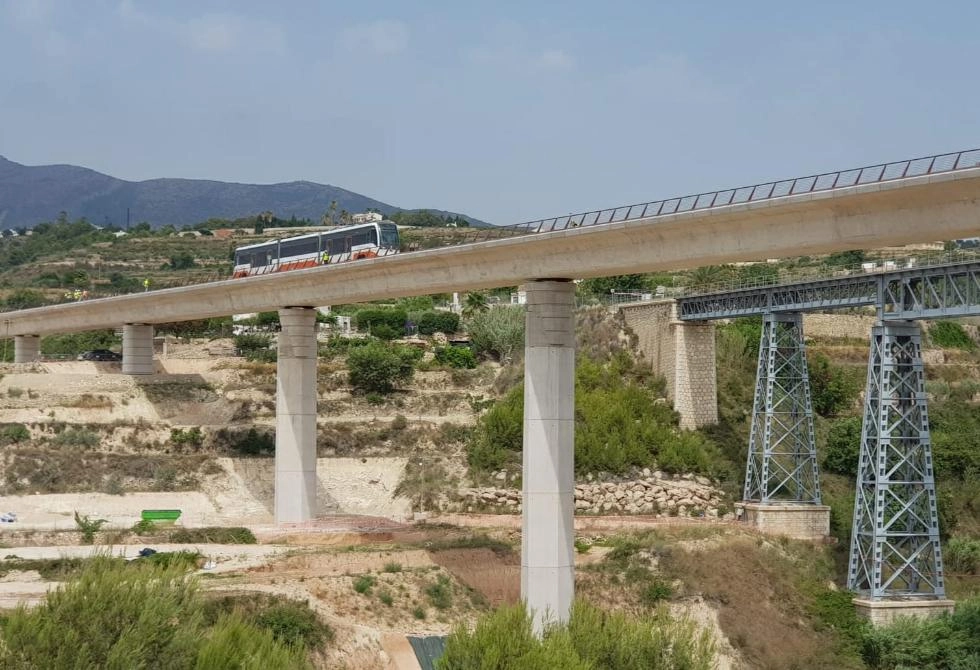 Imagen del artículo La Generalitat abrirá a la circulación el viernes 14 de julio el nuevo viaducto del TRAM dAlacant sobre el barranco del Quisi en Benissa