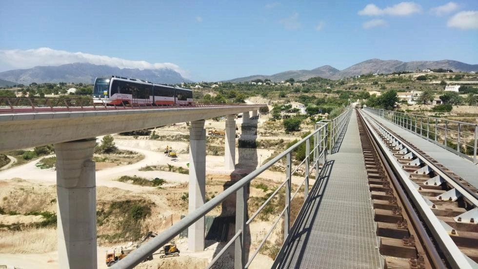 Imagen del artículo Ferrocarrils de la Generalitat ha abierto este viernes a la circulación el nuevo viaducto del TRAM dAlacant sobre el barranco del Quisi en Benissa