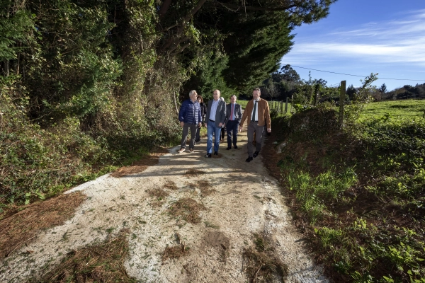 Imagen del artículo Desarrollo Rural acondiciona un camino rural en Maoño para mejorar las infraestructuras agrarias de Bezana