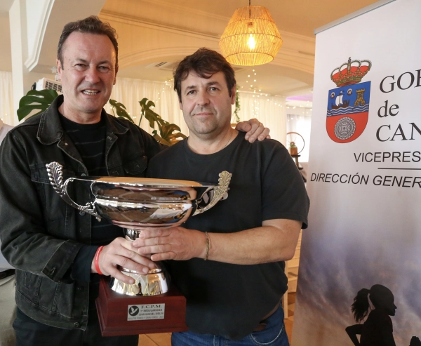 Imagen del artículo Blanco asiste en Suances a la entrega de premios de la temporada de colombofilia en Cantabria