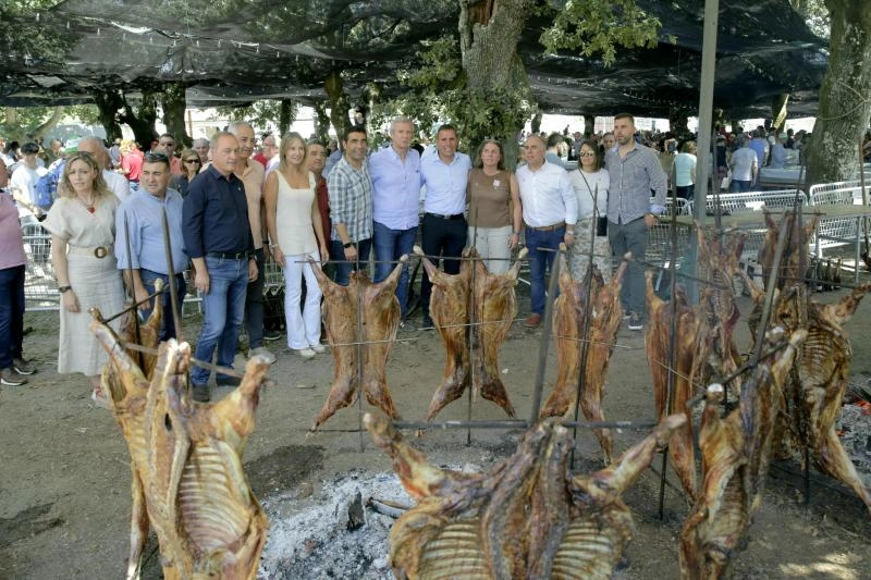 Imagen del artículo Rueda asiste a la LIV Festa do Carneiro ao Espeto en Moraña