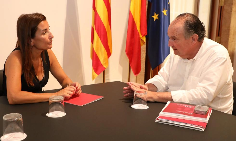 Imagen del artículo Ruth Merino se reúne con el presidente del Consejo de Cámaras de la Comunitat Valenciana para abordar propuestas de reactivación económica