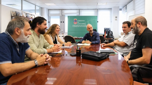 Imagen del artículo Educación trabajará conjuntamente con las familias de los alumnos en la mejora de la gestión del modelo educativo de Cantabria