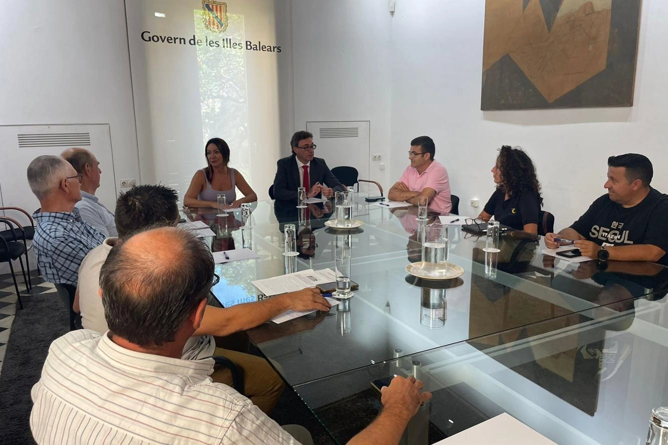 Imagen del artículo Los consellers Vidal y Costa se reúnen con el sector del taxi para escuchar sus peticiones y garantizar un servicio público de calidad a los ciudadanos