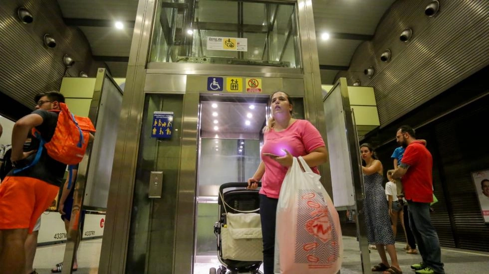 Imagen del artículo La Generalitat licita la construcción de dos nuevos ascensores en la estación de Colón de Metrovalencia
