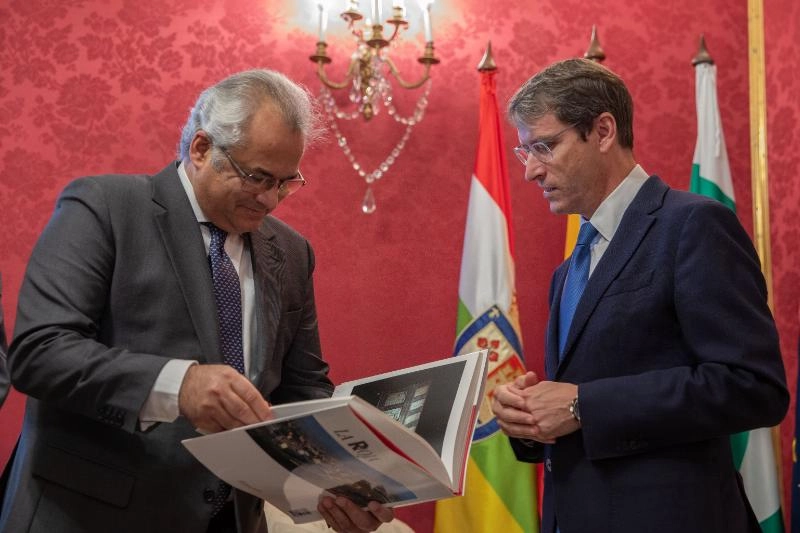 Imagen del artículo El presidente del Gobierno de La Rioja recibe al embajador de Pakistán en España
