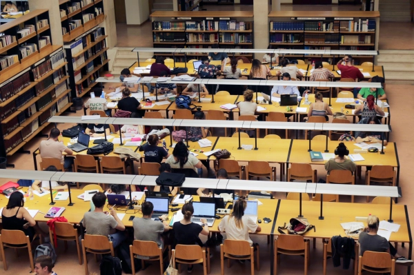 Imagen del artículo Educación destina 1,3 millones de euros a becas complementarias para la realización de estudios universitarios fuera de La Rioja durante este curso