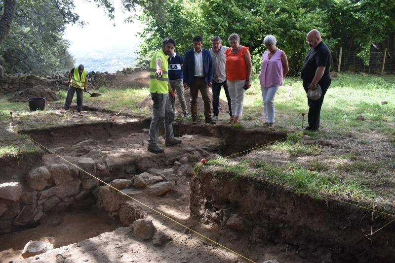 Imagen del artículo Gabriel Alén subraya la importancia de los hallados arqueológicos en el monasterio de San Xoán de Camba, en Castro Caldelas