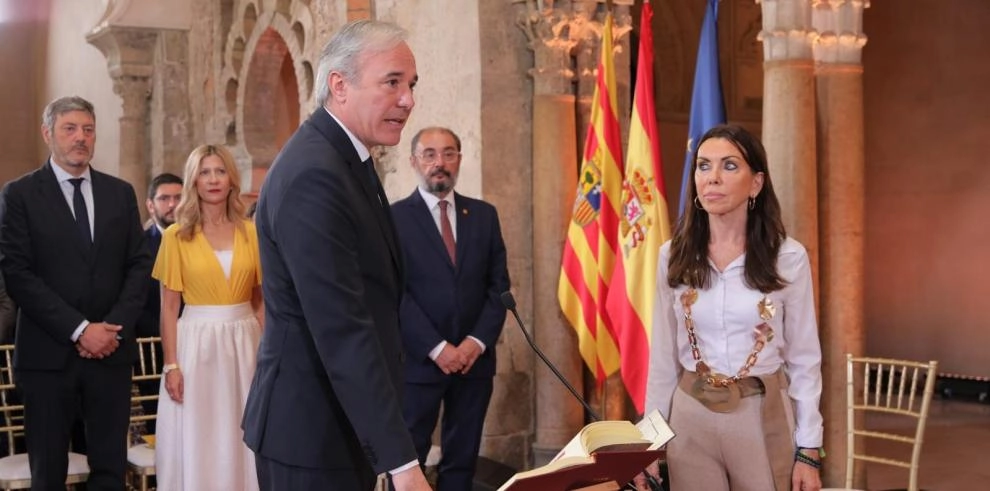Imagen del artículo Jorge Azcón toma posesión como nuevo Presidente de Aragón