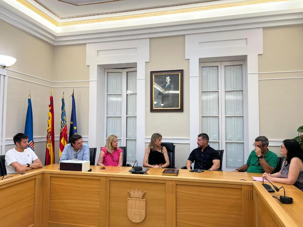 Imagen del artículo El secretario autonómico del Sistema Sociosanitario, Emilio Argüeso, se reúne con la alcaldesa de Crevillente