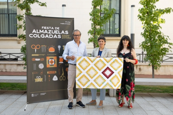 Imagen del artículo Pradillo acoge la XI Fiesta de las Almazuelas Colgadas con la participación de 30 artesanas de toda España