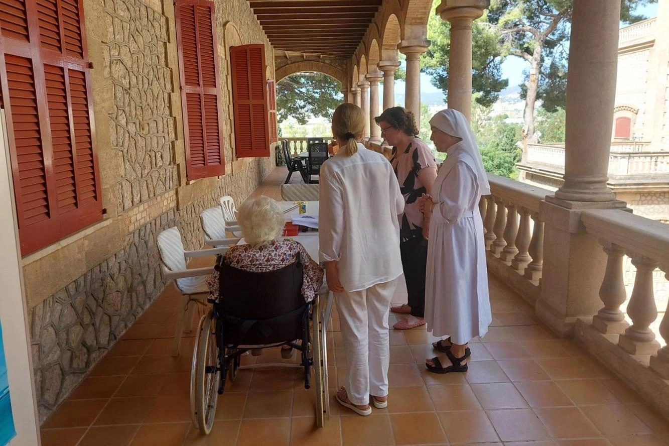 Imagen del artículo La consellera de Famílies i Afer Socials visita la residencia de las Hermanitas de los Pobres