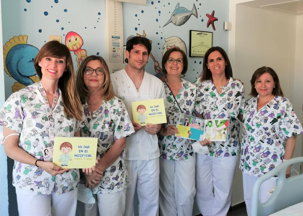 Imagen del artículo 'Mi día en el hospital', el libro con el que la Gerencia de Puertollano recibe a las niñas y niños que van a ser intervenidos en el Hospital Santa Bárbara