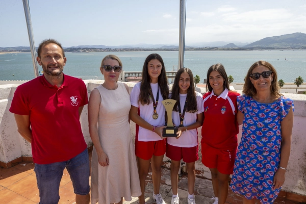 Imagen del artículo Eva Guillermina Fernández felicita a las ganadoras en categoría infantil del Campeonato de España de Selecciones Autonómicas de Vóley Playa