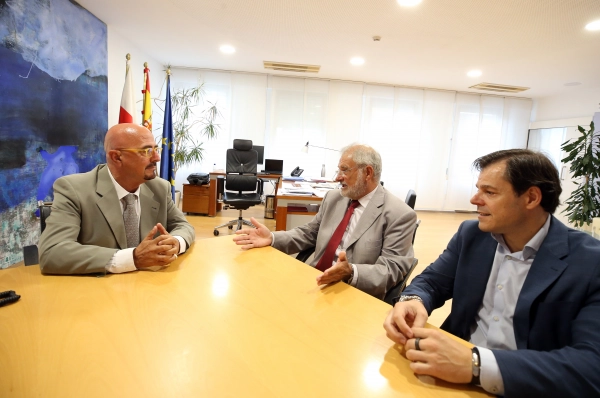 Imagen del artículo El Gobierno de Cantabria y Mutua Montañesa estudian fórmulas de colaboración para agilizar la atención sanitaria de los cántabros