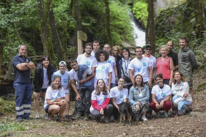 Imagen del artículo Los jóvenes del campo de voluntariado de Vilasantar y Boimorto acondicionan rutas de senderismo y dinamizan la oferta cultural de la zona