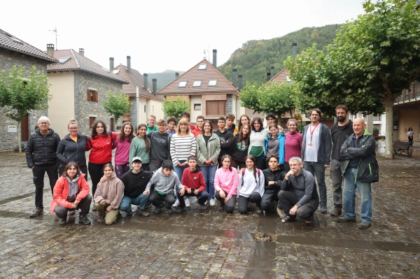 Imagen del artículo Las vicepresidentas Ollo y Alfaro visitan en Isaba los trabajos de localización y recuperación de los búnkeres del franquismo en el Pirineo