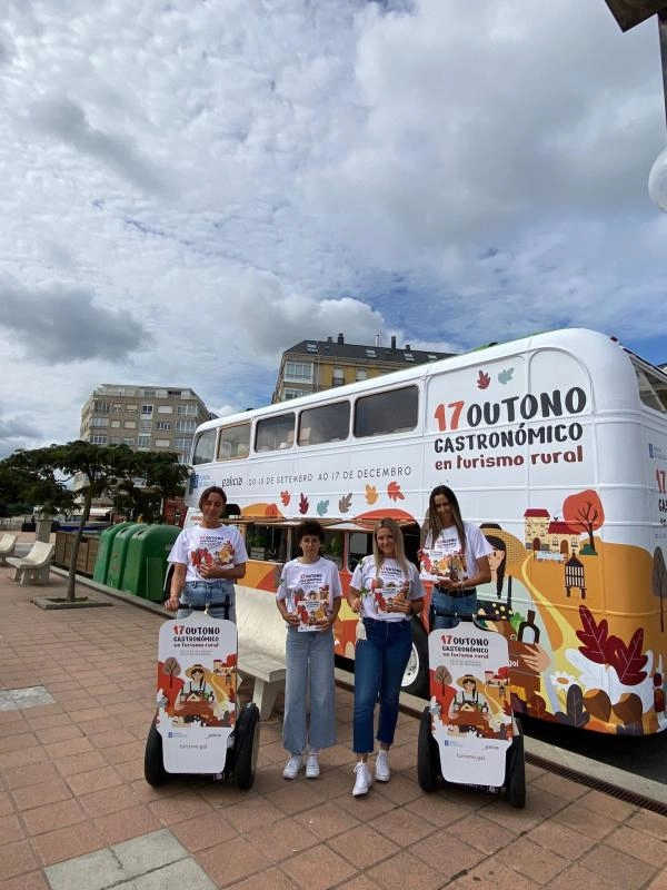Imagen del artículo De comienzo en Foz y Viveiro la ruta del autobús de la campaña Otoño gastronómico 2023 que recorrerá las principales playas de la costa gallega hasta el 5 de septiembre