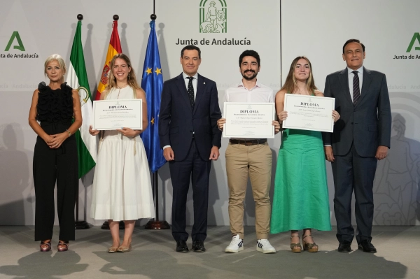 Imagen del artículo Moreno destaca la excelencia, el talento y esfuerzo de los jóvenes andaluces reconocidos con los mejores expedientes académicos