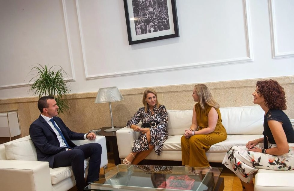 Imagen del artículo Susana Camarero se reúne con el presidente de la Diputación de Valencia para abordar nuevas vías de colaboración institucional en políticas sociales