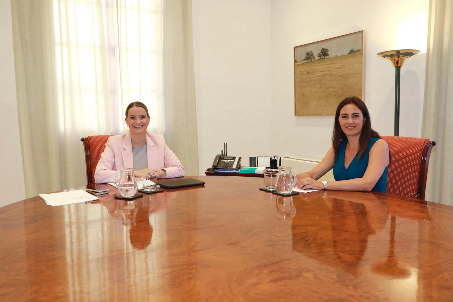 Imagen del artículo Imágenes de la presidenta del Govern en la reunión con la portavoz del Grupo Parlamentario VOX Baleares
