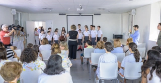 Imagen del artículo Los Chicos del Coro cantan para las niñas y niños hospitalizados del Hospital Universitario Cruces de Osakidetza