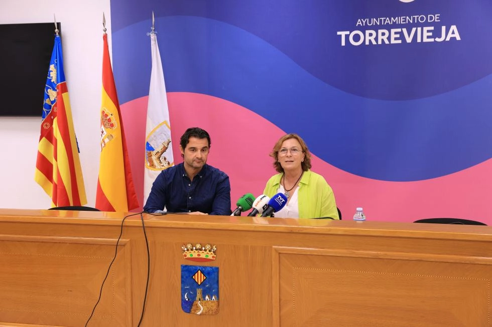 Imagen del artículo La delegada del Consell en Alicante se reúne con el alcalde de Torrevieja para abordar las inversiones de la Generalitat en el municipio