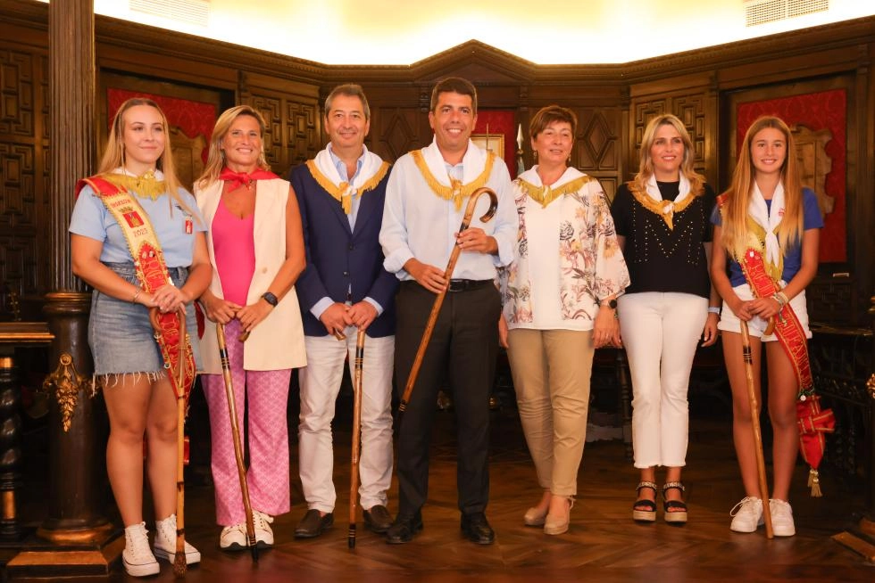 Imagen del artículo Carlos Mazón muestra el compromiso del Consell por cuidar, proteger y promocionar las tradiciones y las señas de identidad valencianas