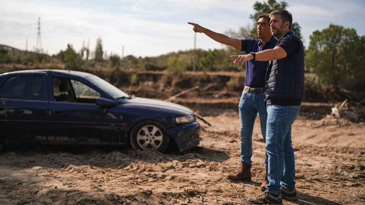 Imagen del artículo La Comunidad de Madrid traslada 100 operarios y despliega 50 vehículos de maquinaria pesada en los municipios más afectados por la DANA