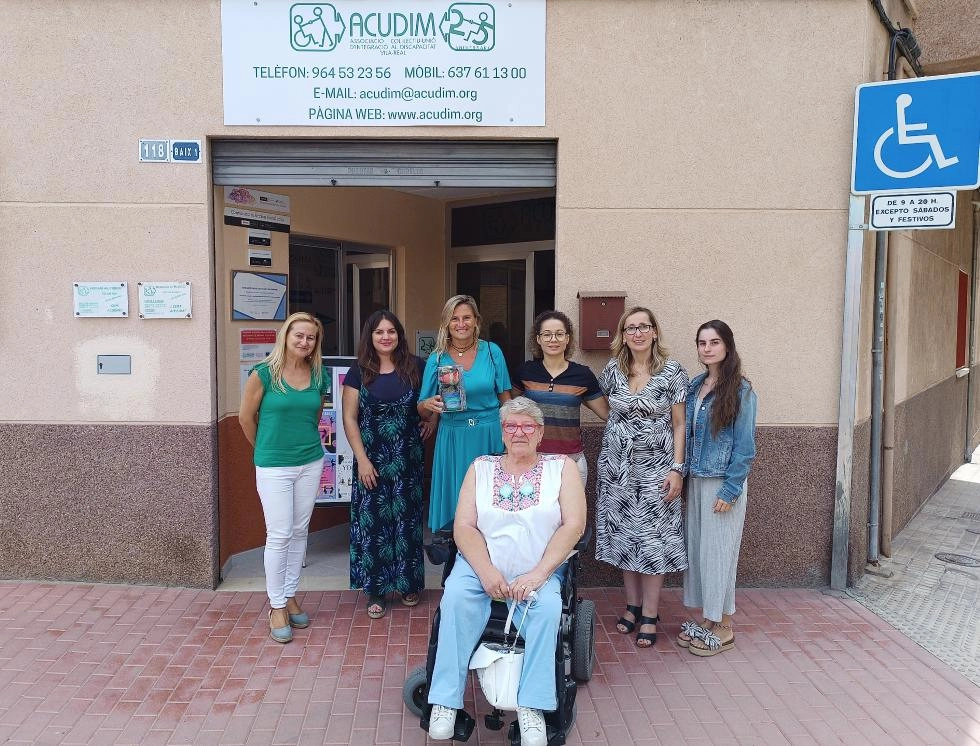 Imagen del artículo La delegada del Consell en Castellón visita las instalaciones de la Asociación de Integración al Discapacidado