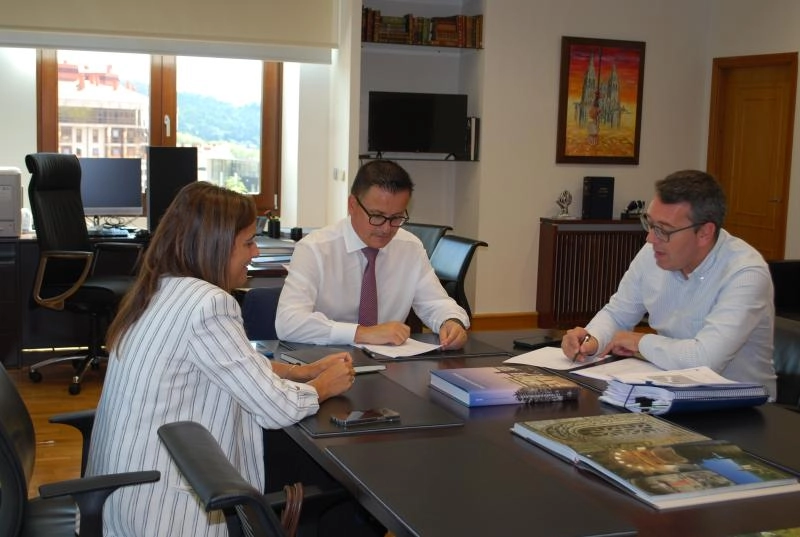 Imagen del artículo La Xunta y el Ayuntamiento de Ribadeo colaborarán en el plan municipal de mejora de las infraestructuras viarias rurales