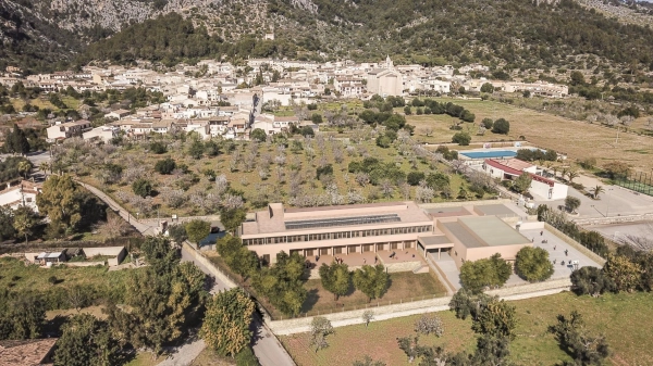 Imagen del artículo El IBISEC saca a licitación la construcció de la nueva escuela de Caimari per un valor de 4.659.830,62 euros
