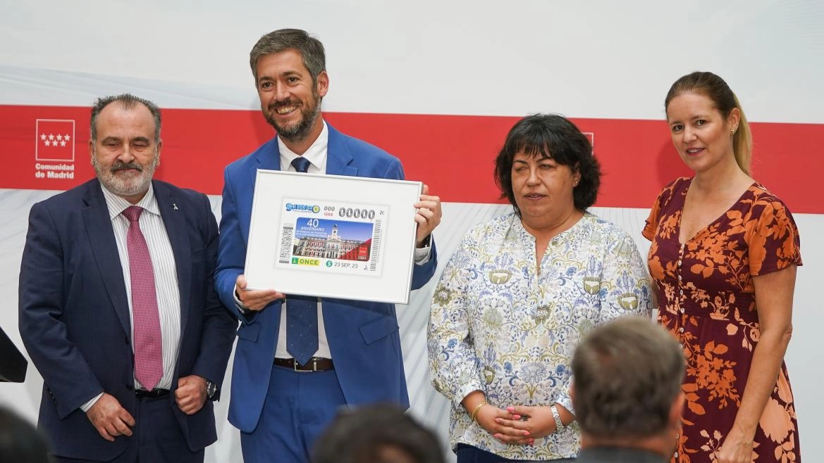 Imagen del artículo La Comunidad de Madrid presenta el cupón especial de la ONCE dedicado al 40º aniversario del Estatuto de Autonomía
