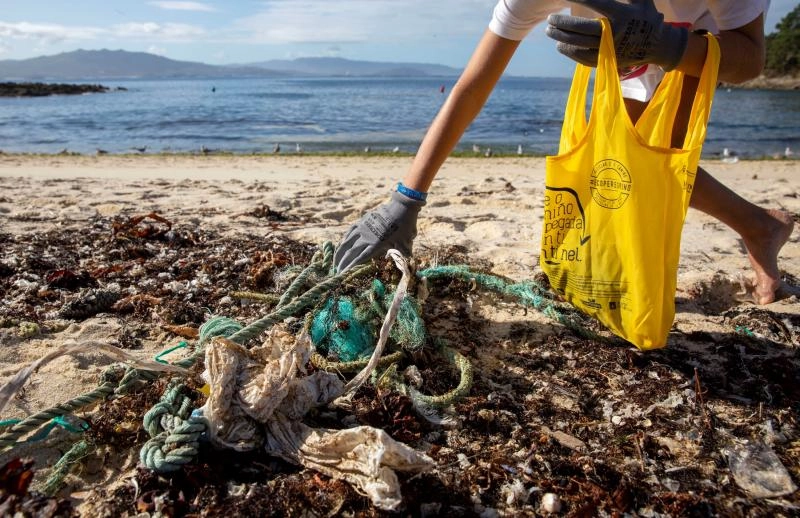Imagen del artículo Cerca de 450 voluntarios limpiarán en los próximos días 26 playas en el marco de la campaña apoyada por la Xunta ?1*m2 por las playas y los mares?
